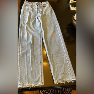 American Eagle Jeans
Baggy Jean - Size 8 Regular